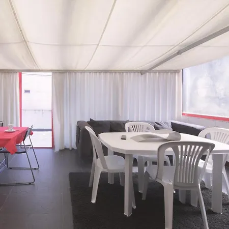 Mit Terrasse 100m Vom Entfernt דירה