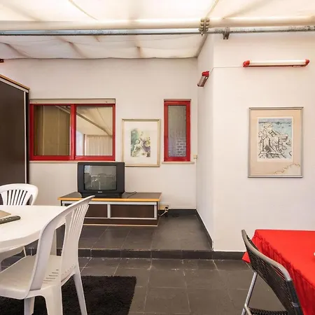 Mit Terrasse 100m Vom Entfernt דירה